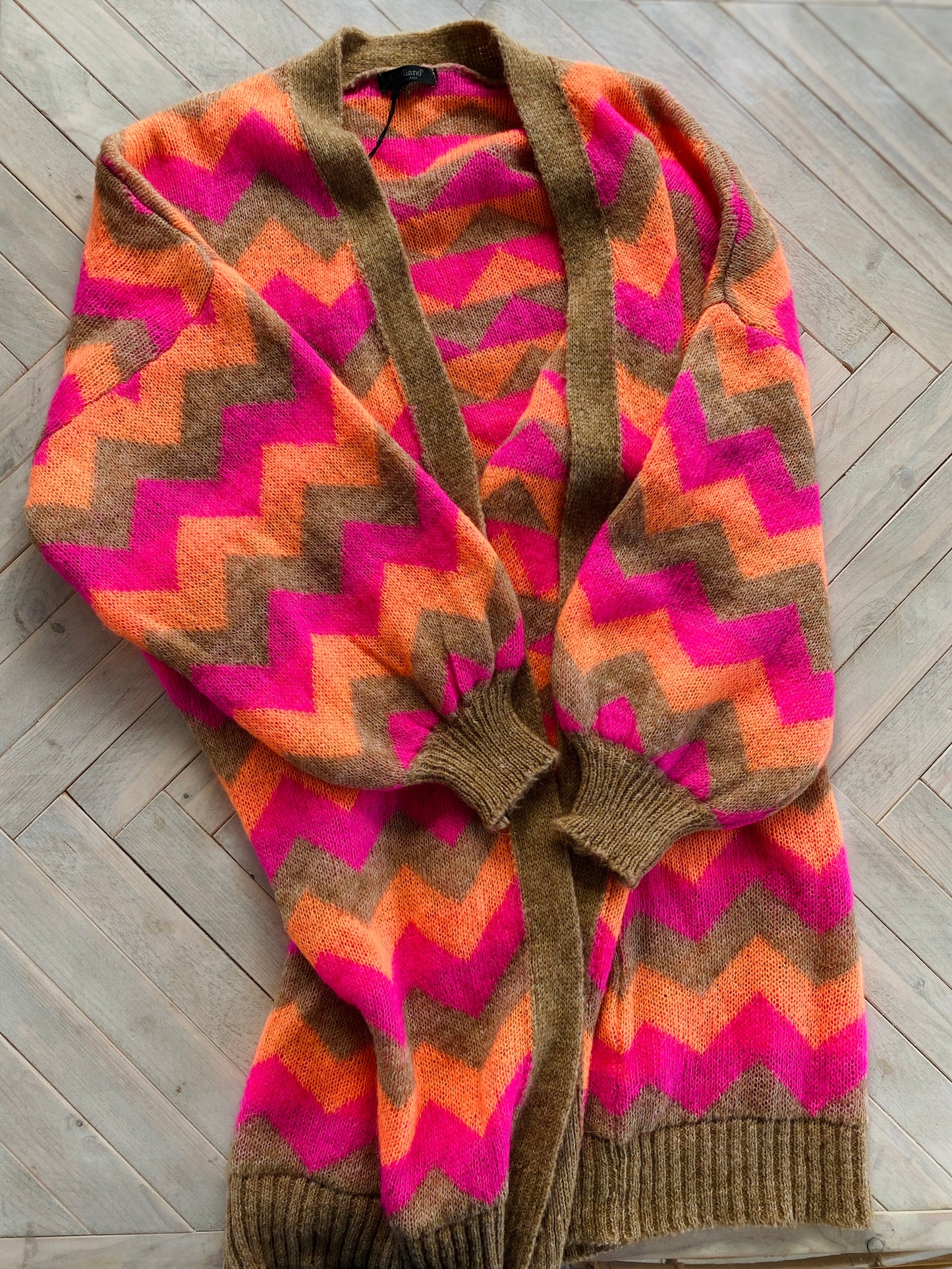 Lange Pull met Fuchsia/Oranje Zigzag Patroon