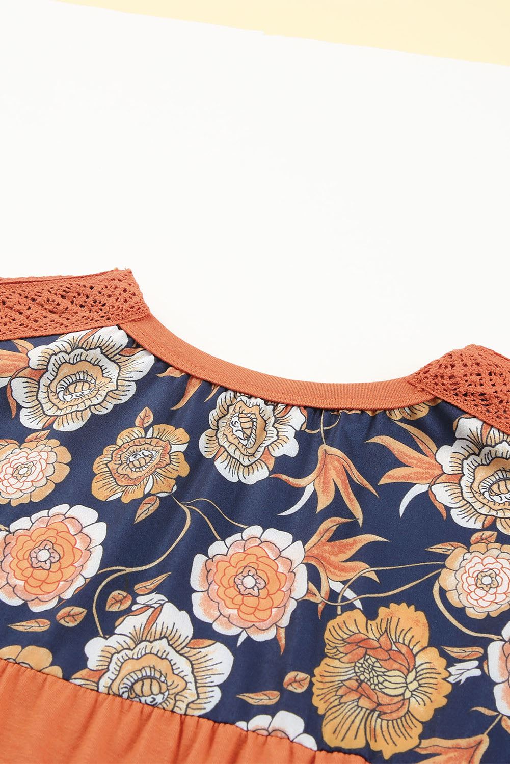 Terracotta top met print en kant